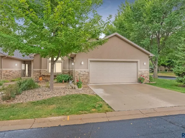 711 E 70th Pl, Sioux Falls, SD 57108