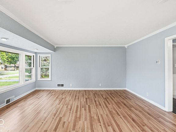 4th image of 301 N Pasadena St
