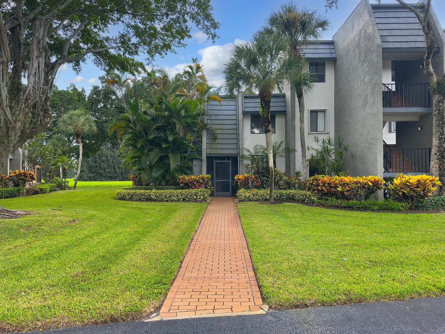 3 bed, 2.5 bath, 1502 sqft, $2,300 — Photo 1