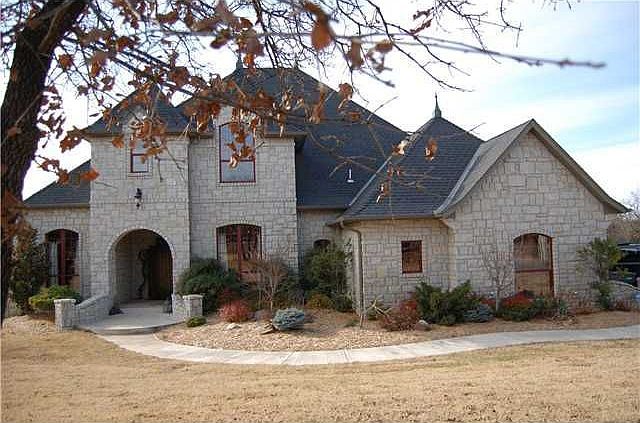 Home for Sale in Edmond, Oklahoma $469,000