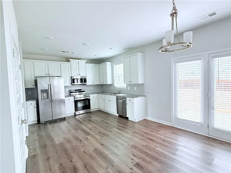 409 McGinnis Cir — Photo 6