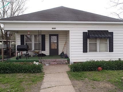 2nd image of 203 1st St SE