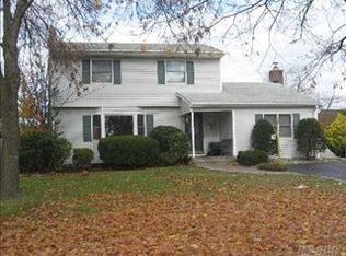 21 Seneca Dr, Commack, NY 11725