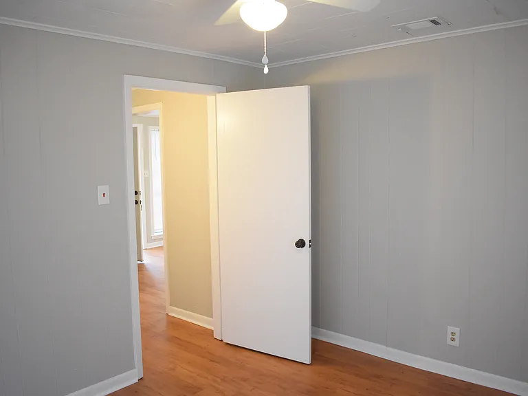 221 N Sanders St — Photo 24