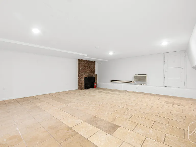 313 W 29th St #B — Photo 13