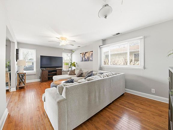 5th image of 581 Charing Cross Rd