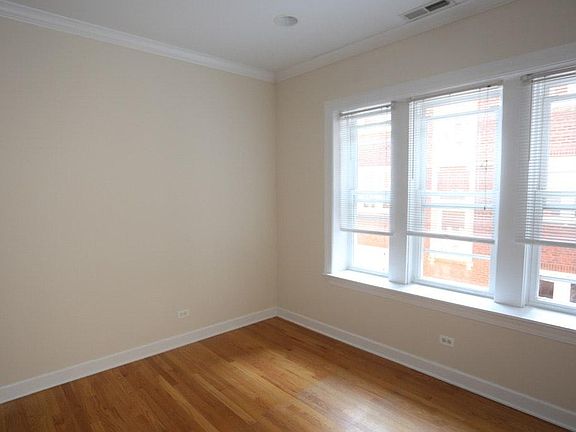 5th image of 3252 N Clifton Ave #Two_west