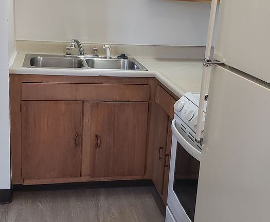 4th image of 924 James Ct APT 4