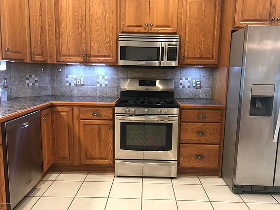 5th image of 1061 Pelican Ln