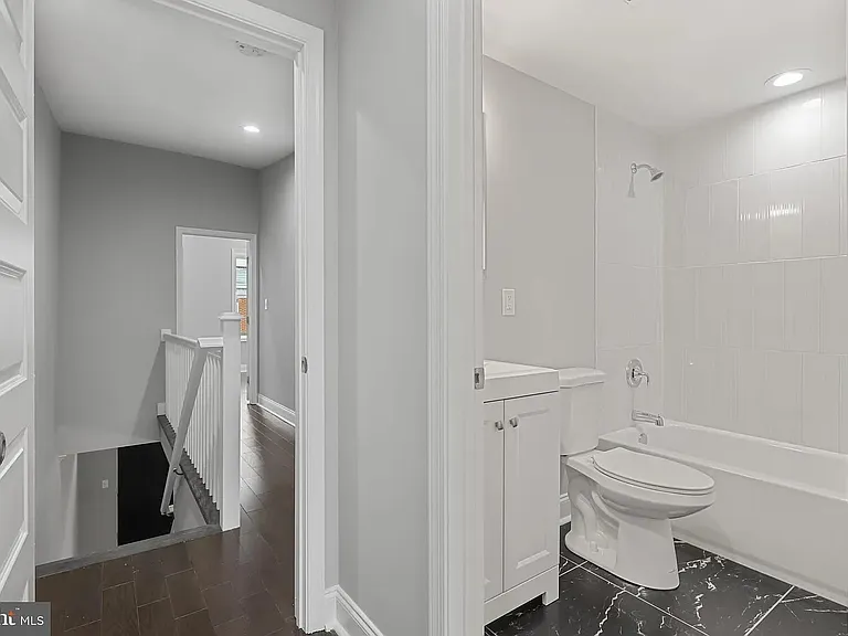 42 E Heath St — Photo 26
