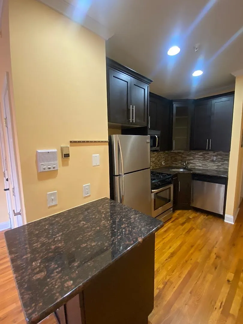 Building Photo - 206 Washington St #2A