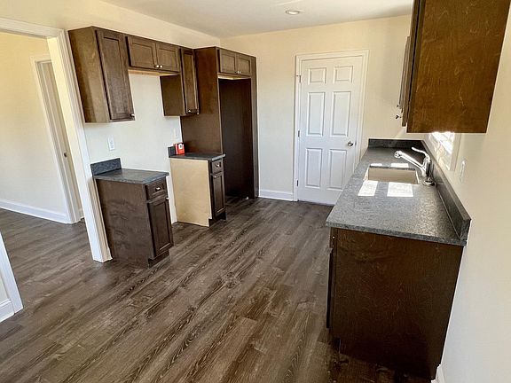 4th image of 81 Orange Ave