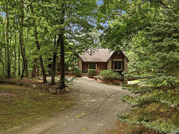 2nd image of 8984 Peer Rd
