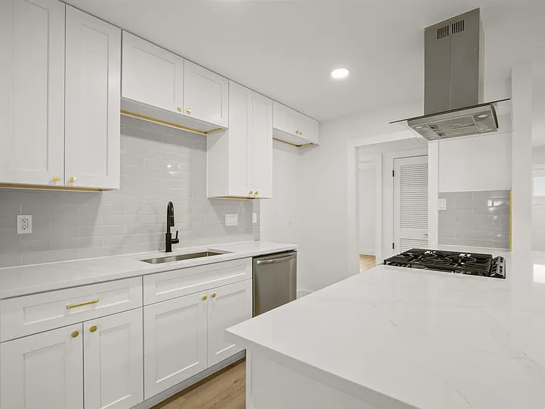 9006 Lodge Ct — Photo 11
