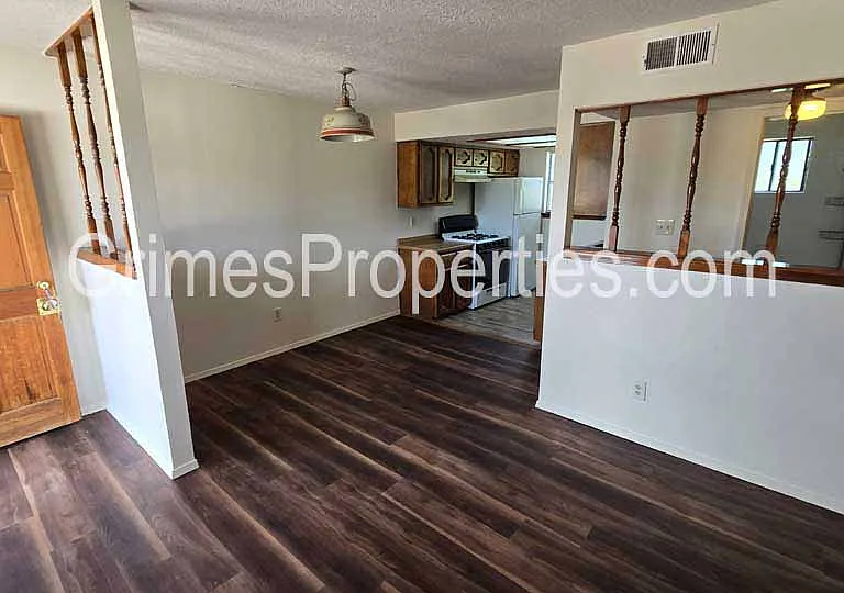 13109 Candelaria Rd NE #F — Photo 2