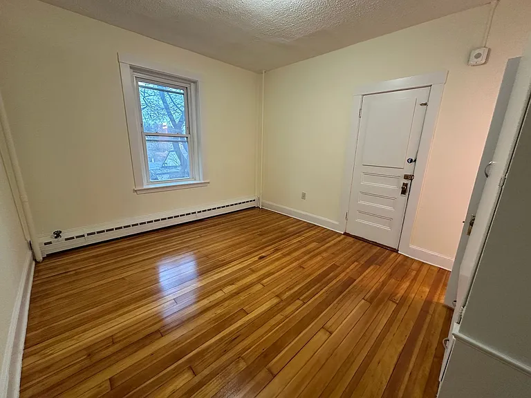181-183 Winthrop Rd #6 — Photo 4