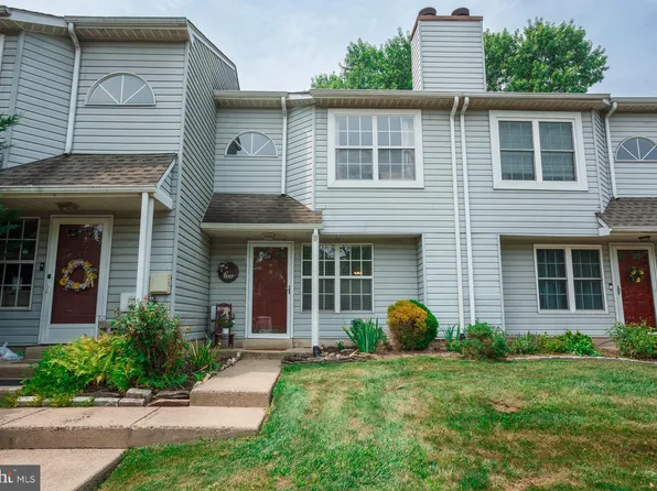 19 Old Mill Ln, Holland, PA 18966