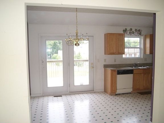 4th image of 2840 Donjoy Dr