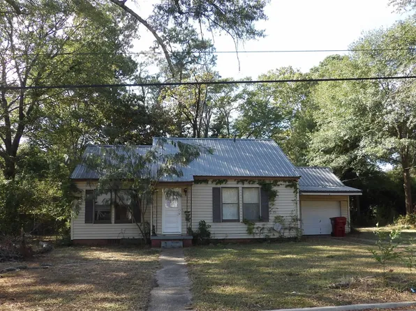 203 Hickory St, Atlanta, TX 75551