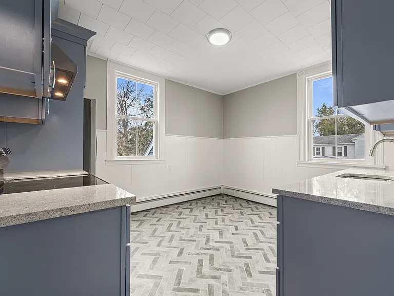 105 Maple St #105 — Photo 5