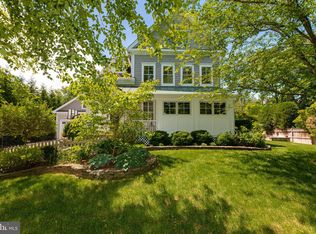 6516 75th Pl, Cabin John, MD 20818