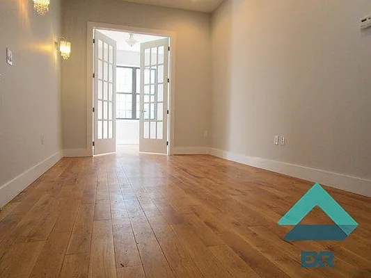 Rented by EXR | media 7