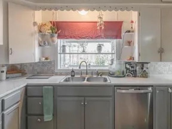 4th image of 414 Silby Ln NE