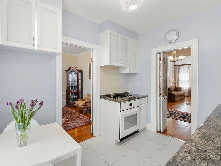 325 Tappan St #6 — Photo 3