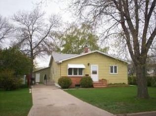 506 14th Ave SE, Jamestown, ND 58401