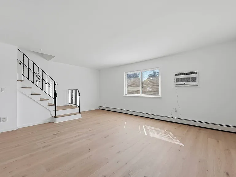 206 Chrystal Dr — Photo 4
