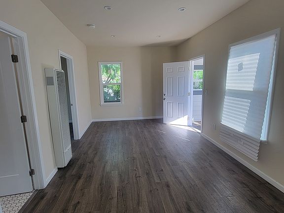 3rd image of 958 43rd St