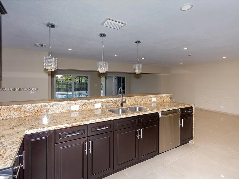 16641 Royal Poinciana Dr — Photo 29