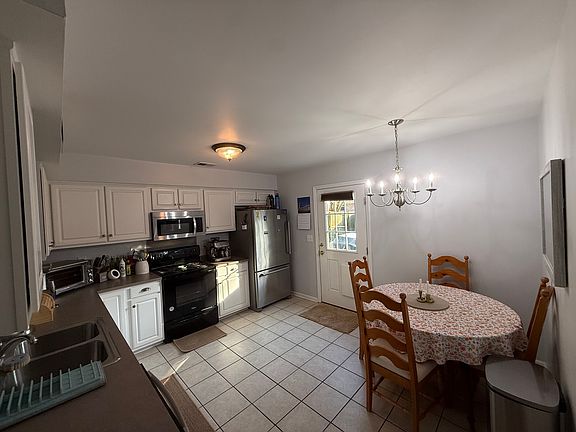 4th image of 208 Tanglewood Ave