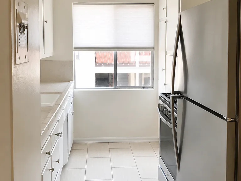 1001 N Curson Ave ( 7609 Romaine ) — Photo 5