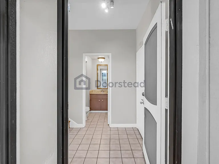 2913 Bayview Dr — Photo 5