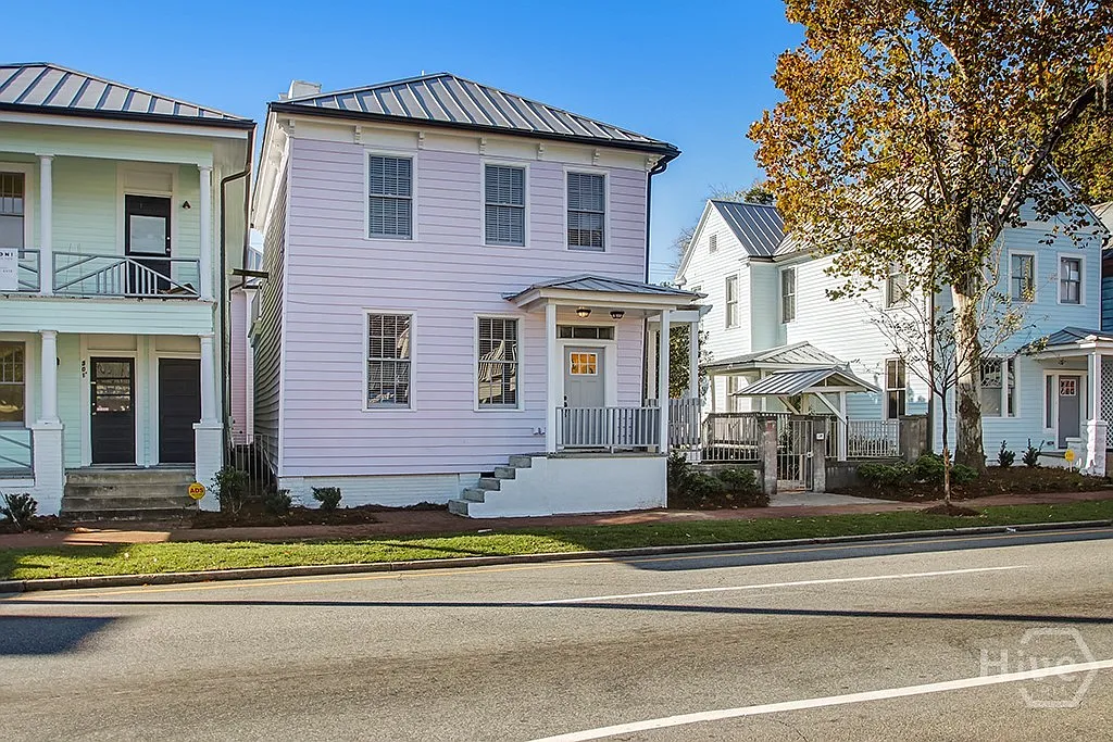1 bed, 1.0 bath, 867 sqft, $1,800 — Photo 1
