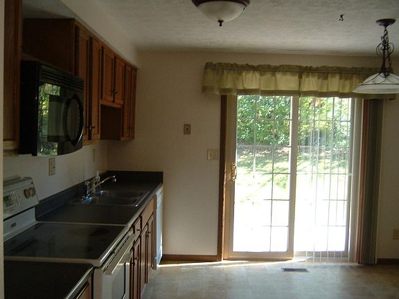 3rd image of 8744 Meadowcreek Dr