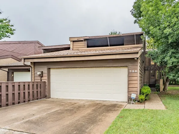 722 Oakwood Trl, Fort Worth, TX 76112