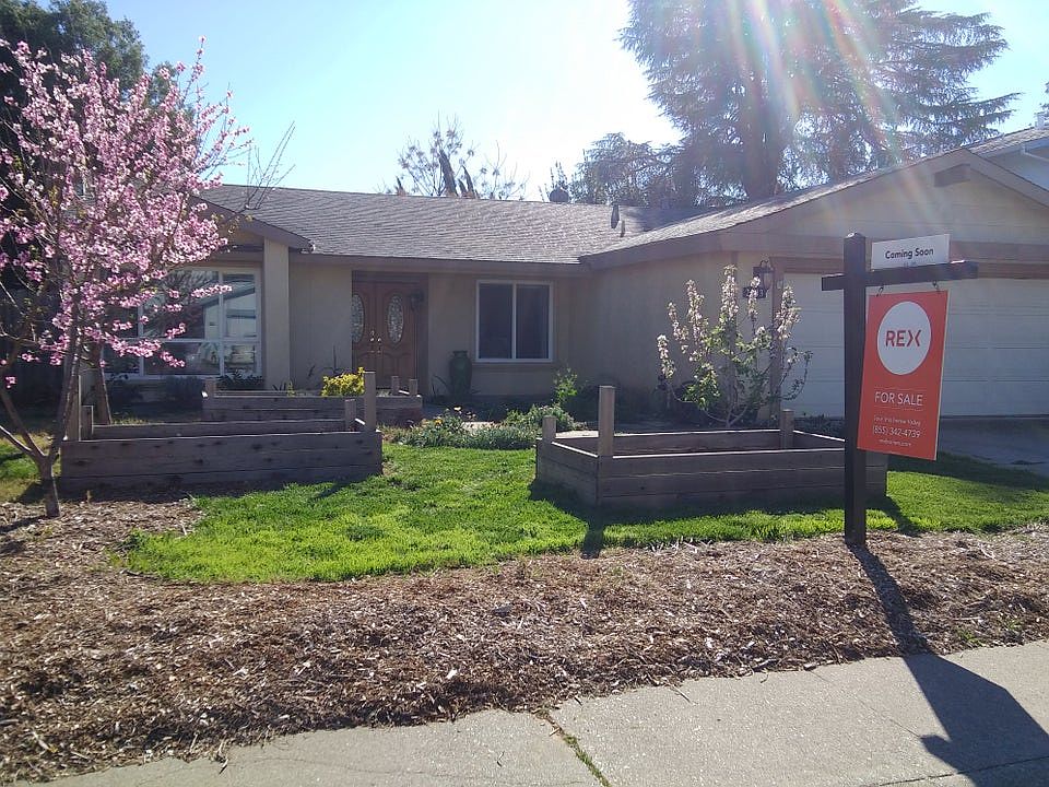 2nd image of 2803 Hyannis Way