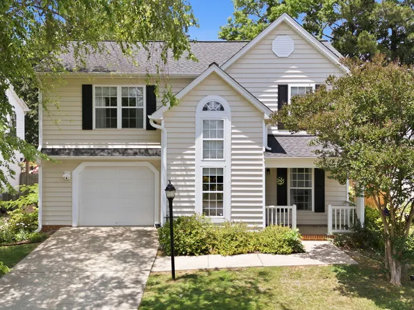 304 Stone Hedge Ct, Holly Springs, NC 27540