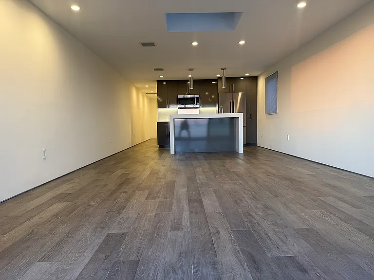1309 S Ocean Front Walk #A — Photo 16