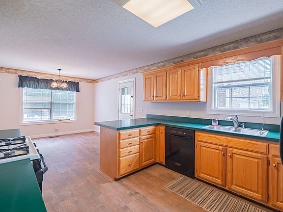 3rd image of 537 Big Oak Dr