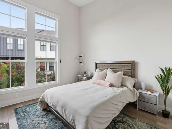 913 Brees Ct, Atlanta, GA 30318