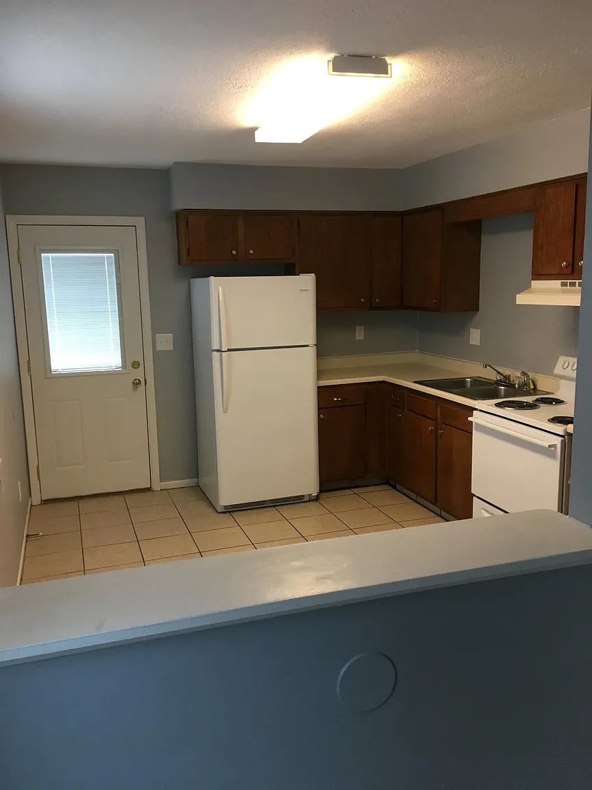 2220 Carolina St photo 1