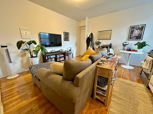 Rented by J PRESTON AND ASSOCIATES INC | media 8