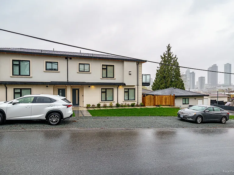3087 Royal Oak Ave — Photo 1
