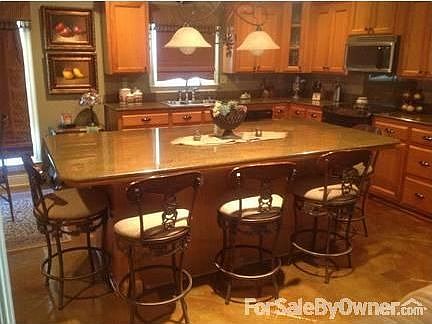 4th image of 318 Village Park Dr
