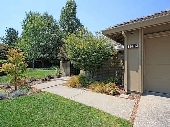 3rd image of 11482 Huntington Village Ln