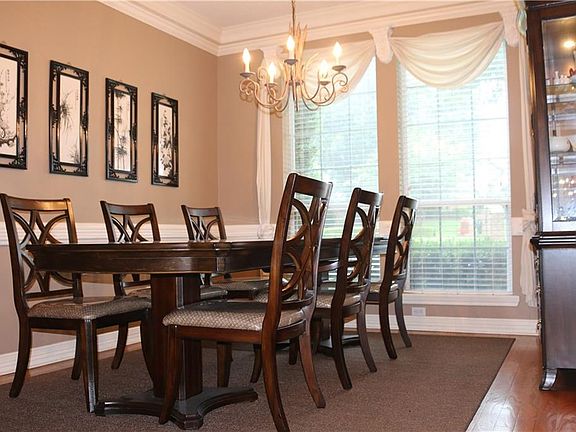 3rd image of 3904 Barkwood Cir