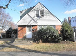 8803 Sabre St, Queens, NY 11427